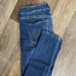 Great Condition!! Hollister Jeggings. Midrise. Size 13R. Inseam 28.